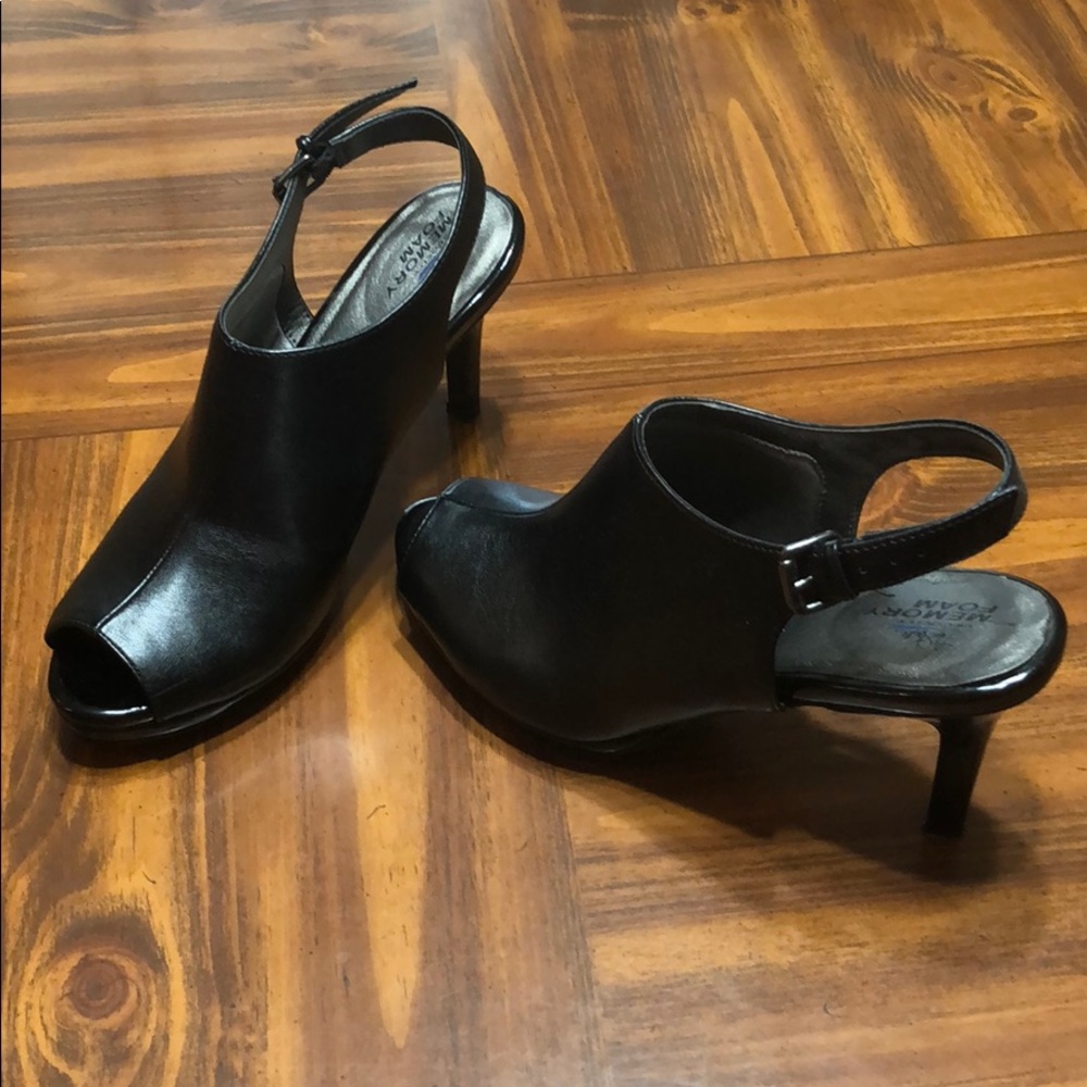 heels - Picture 2 of 8